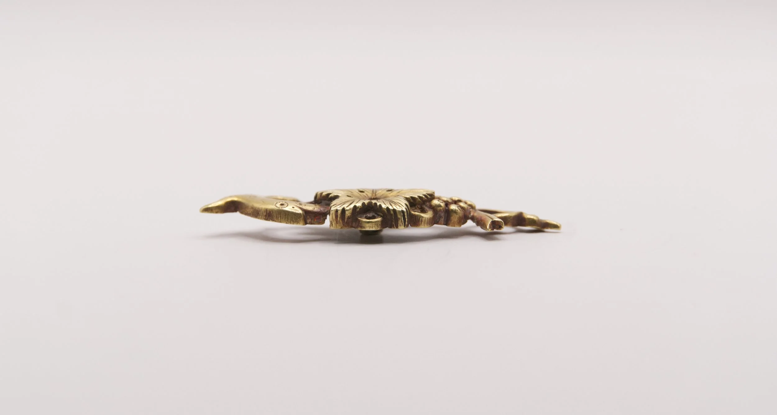 NBTHK Hozon Solid Gold Grape Menuki 目貫 | katana24